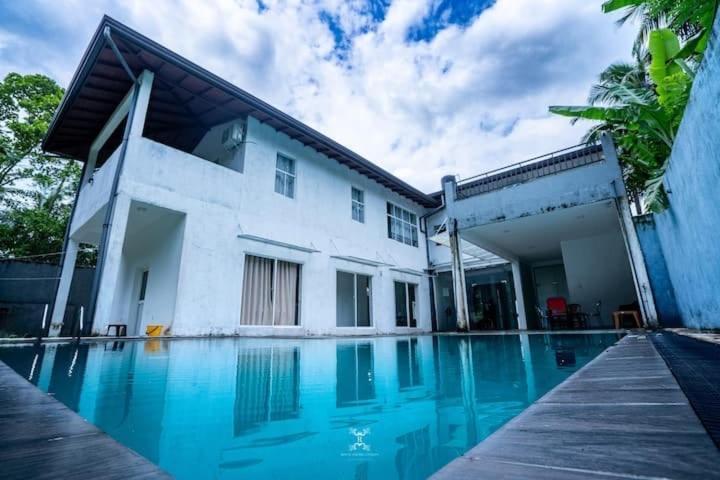 Villa 38 Padukka Luaran gambar